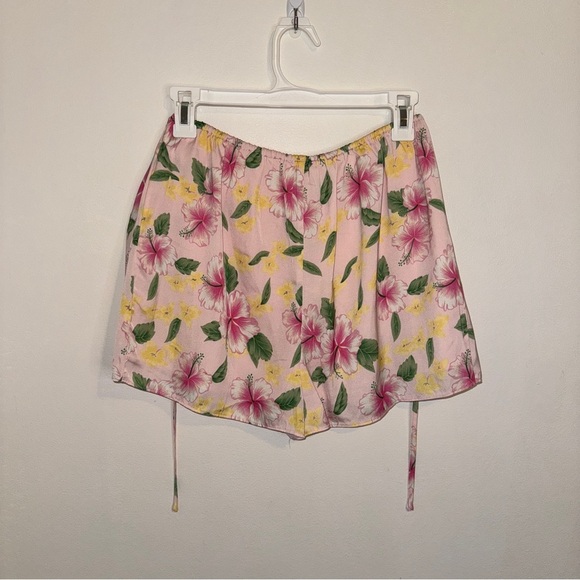 LPA Revolve Benni Short in Layla Floral
Small Faux Wrap - Picture 3 of 5